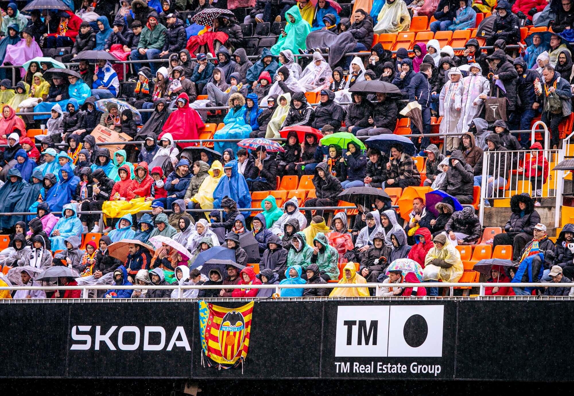  Lluvia en Mestalla, que debe acoger el Valencia - Oviedo