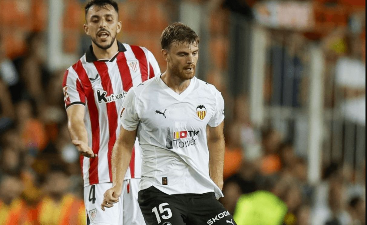 Lucas Beltrán ante el Athletic