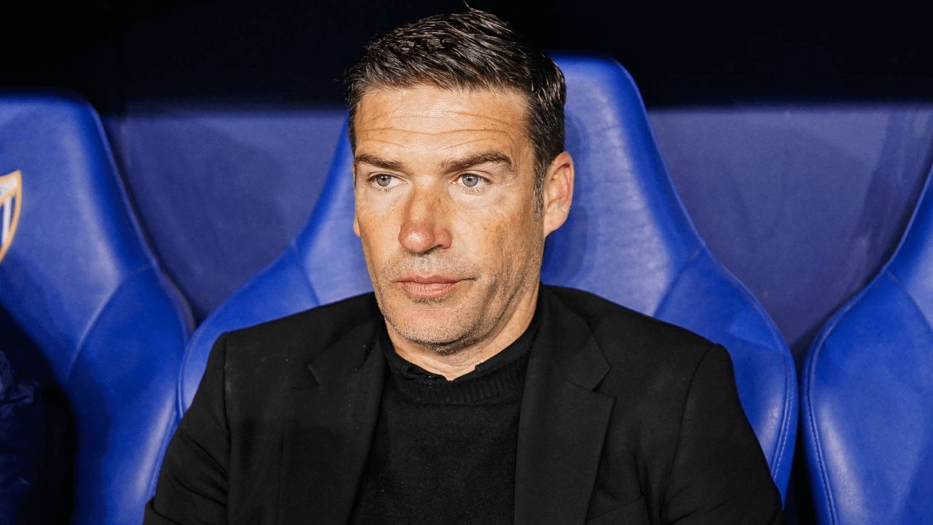  Luis Carrión, en el banquillo durante su etapa en el Real Oviedo.