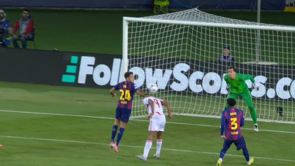 La mano de Eric García contra Olympiacos (Fuente: Movistar+)