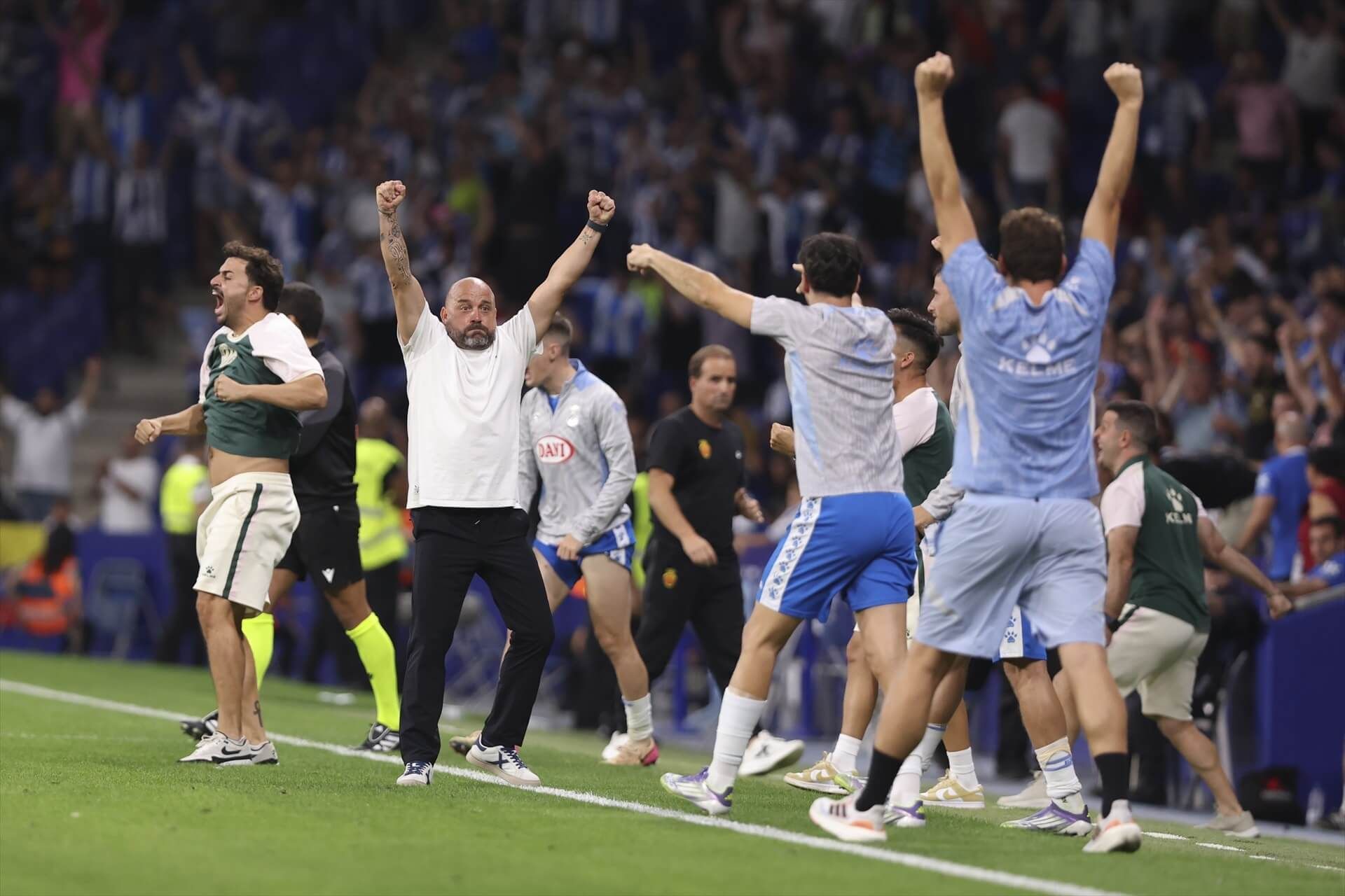  Manolo González celebra la victoria en el Espanyol-Mallorca.
