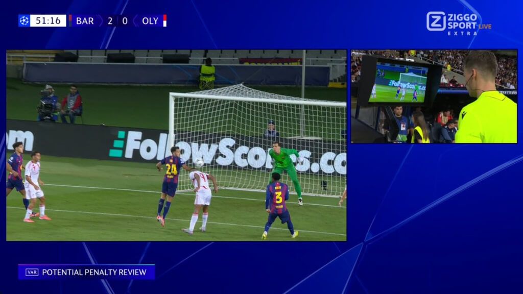 La revisión de la mano de Eric García contra Olympiacos (Fuente: X)