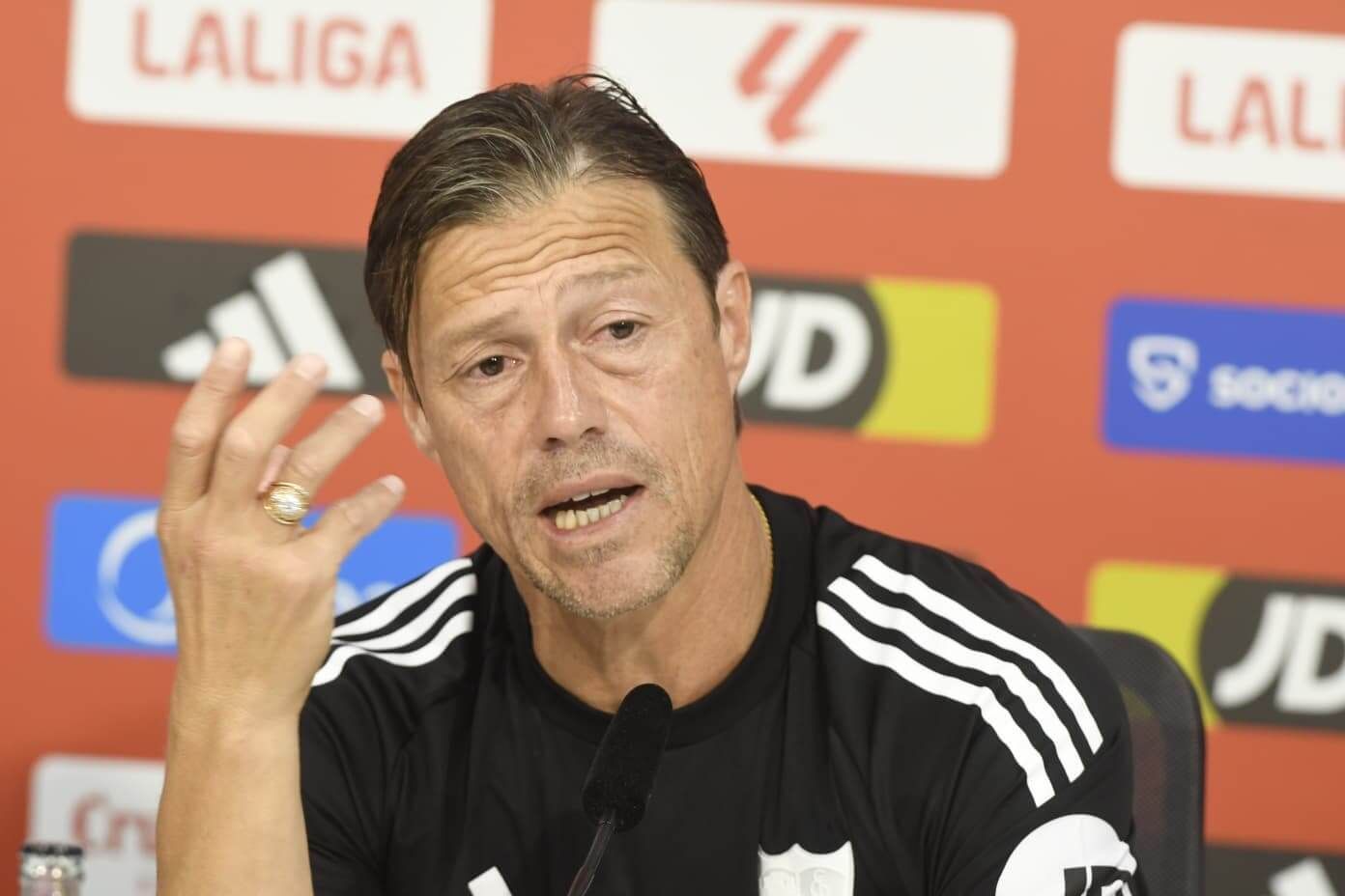 Matías Almeyda, en sala de prensa con el Sevilla.