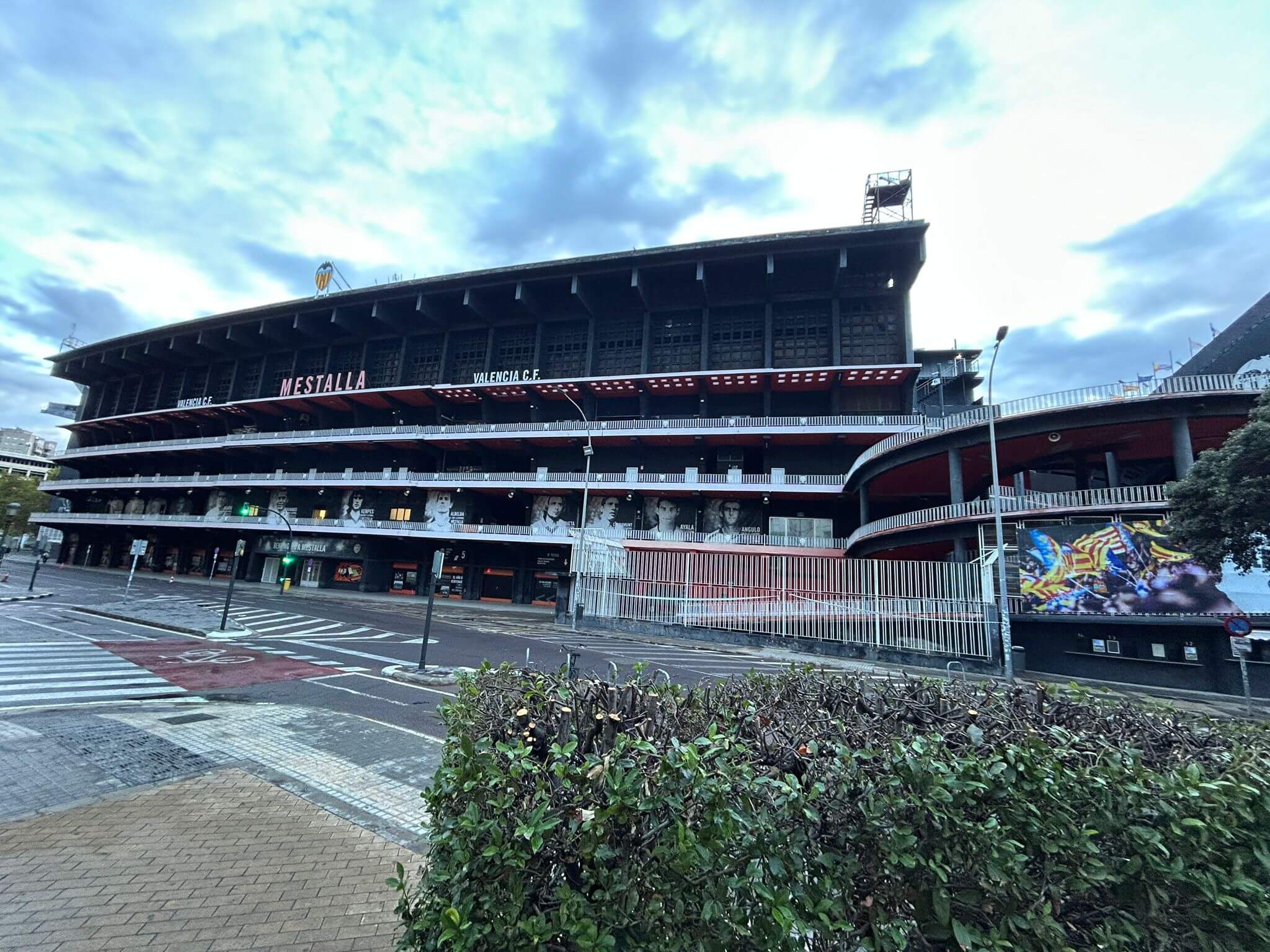  Mestalla amanece gris este lunes, día de lluvia