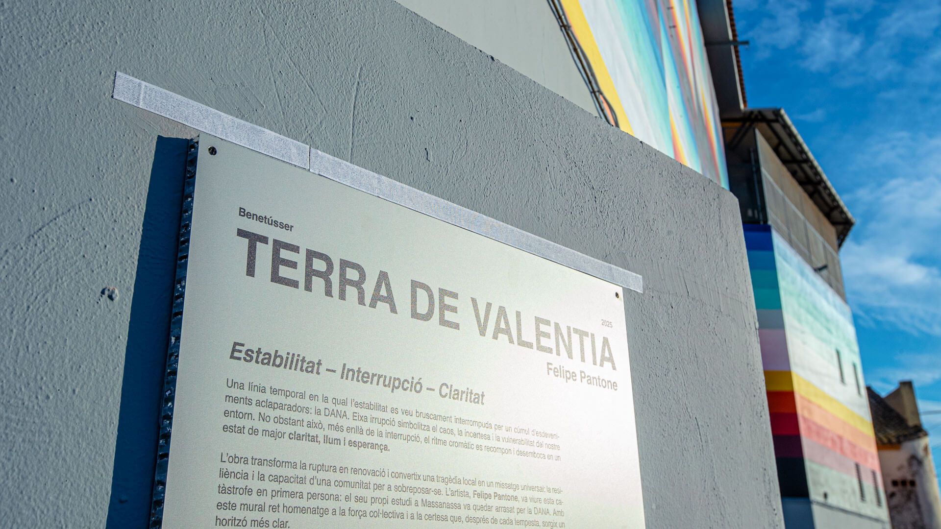 Mural de Felipe Pantone por la DANA en Benetússer