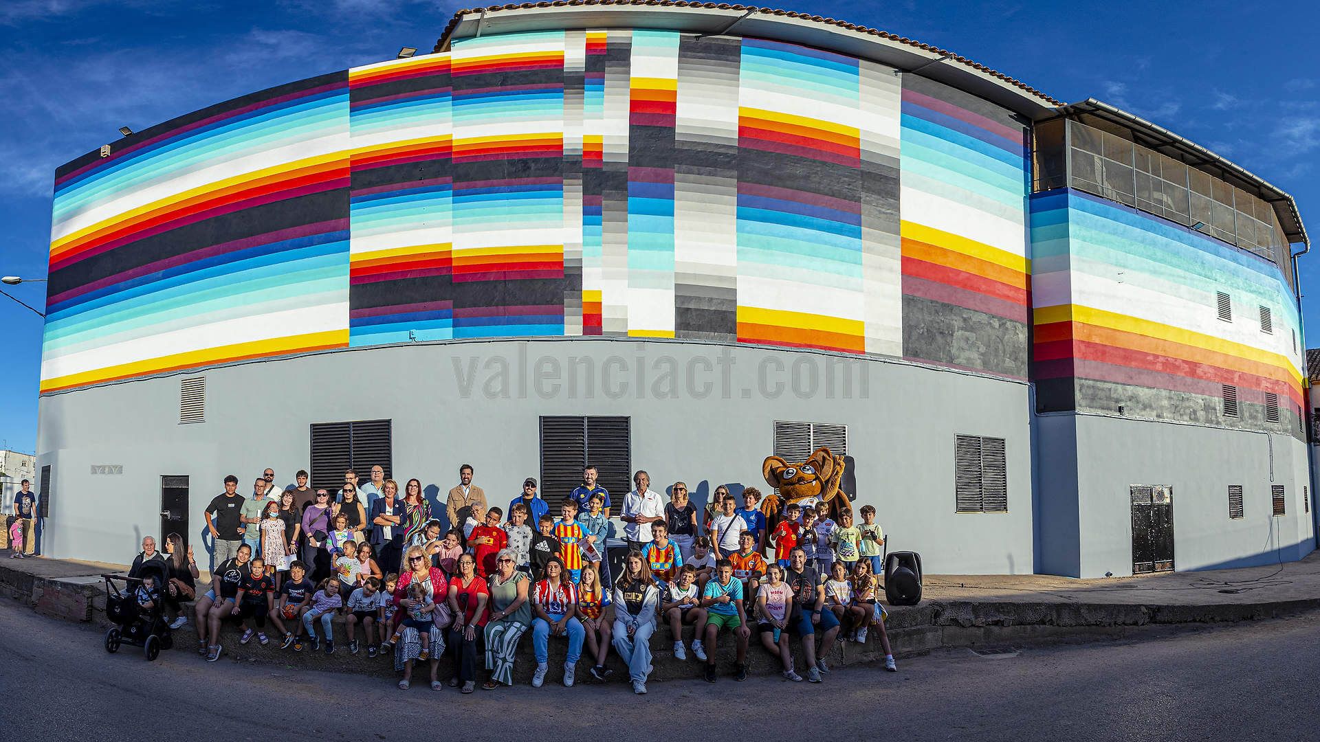 Mural de Felipe Pantone por la DANA en Benetússer