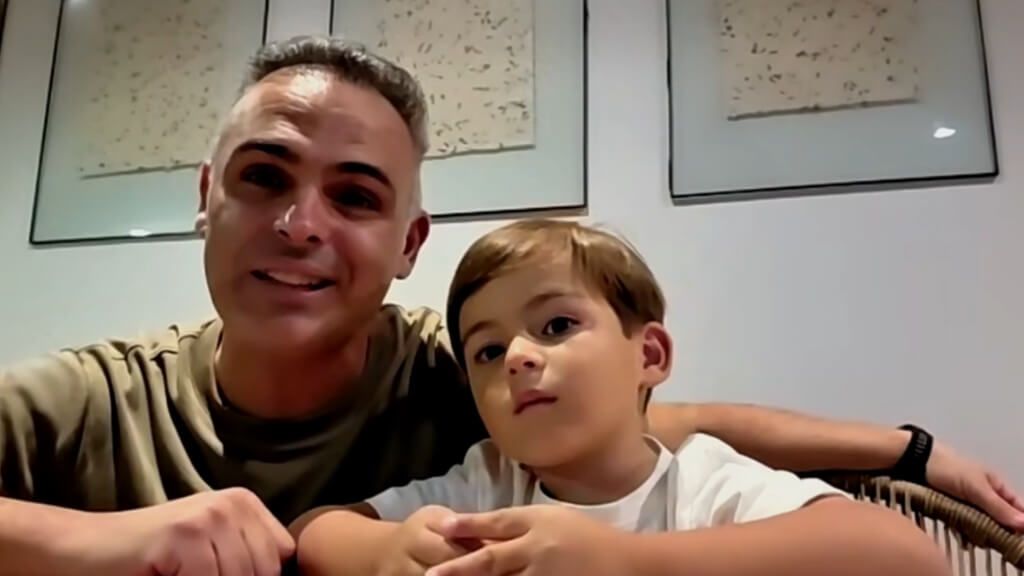  Óscar y su padre en ElDesmarque Madrugada