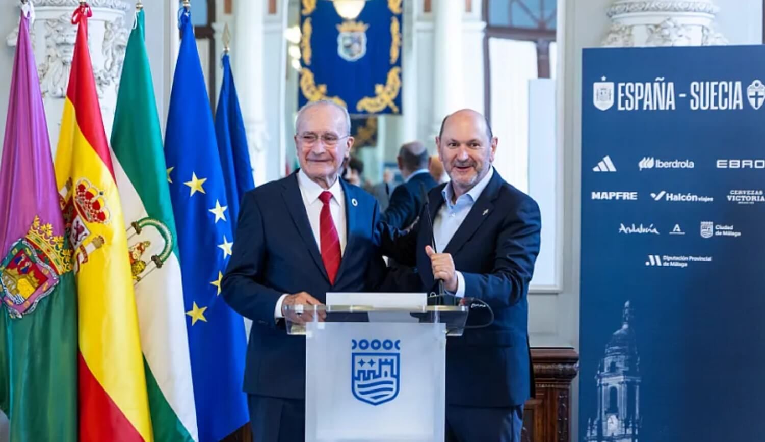  Paco de la Torre y Rafael Louzán presentan la Nations League en Málaga.