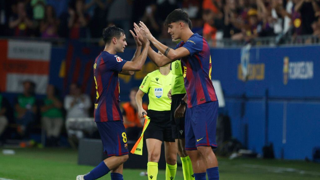  Marc Bernal y Pedri con el FC Barcelona (Fuente: Cordon Press)