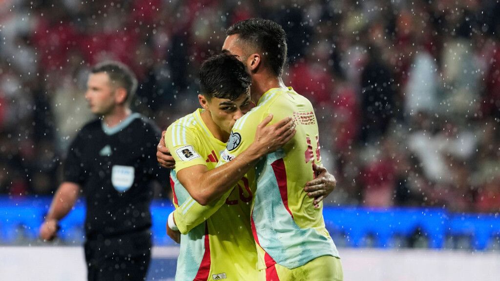  Pedri y Ferran Torres durante un partido con España (Fuente: Cordon Press)