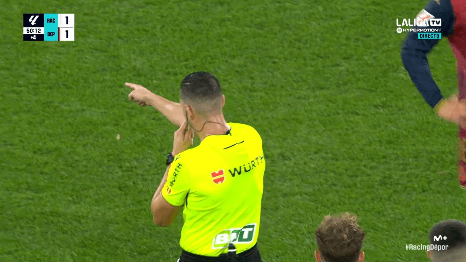  Pizarro Gómez señala gol de Facu González en el Racing-Dépor.