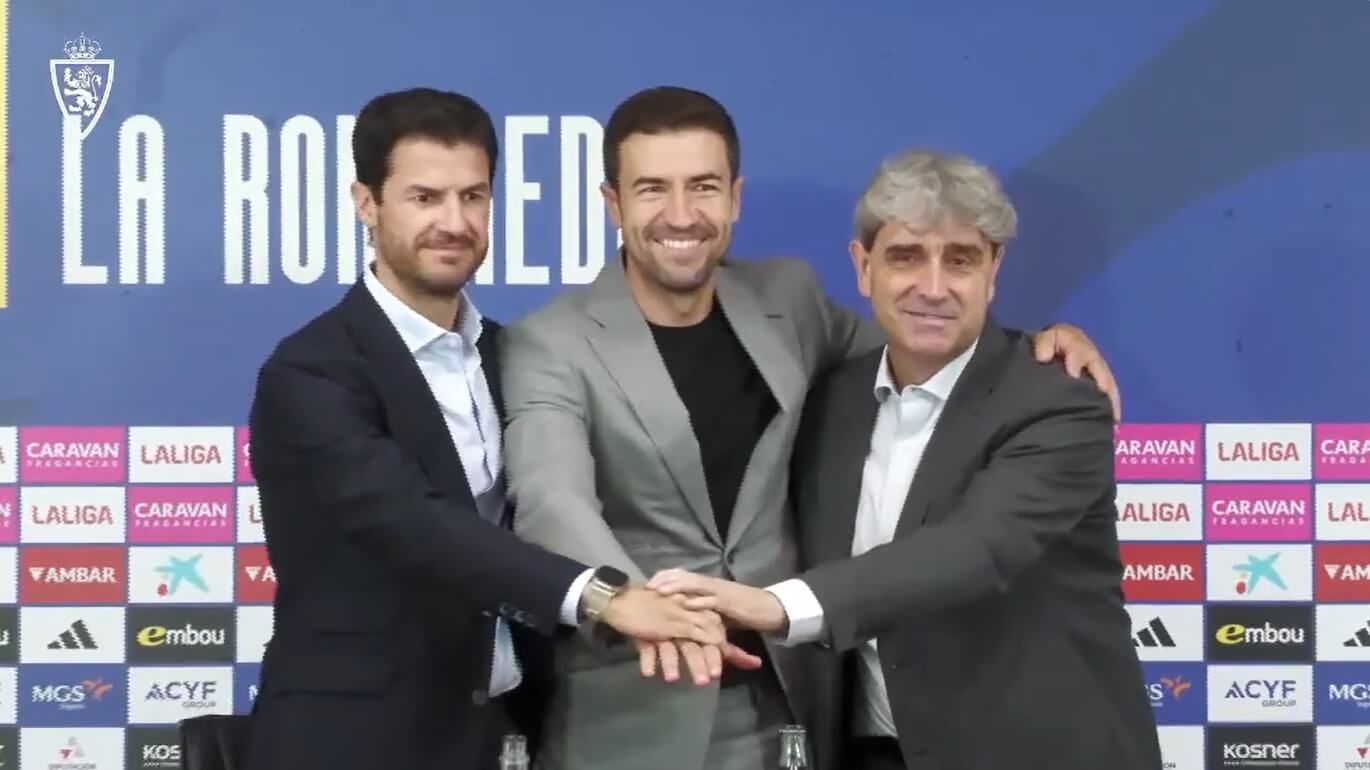Fernando López, Gabi y Txema Indias en el acto de renovación del entrenador (Imagen: Real Zaragoz
