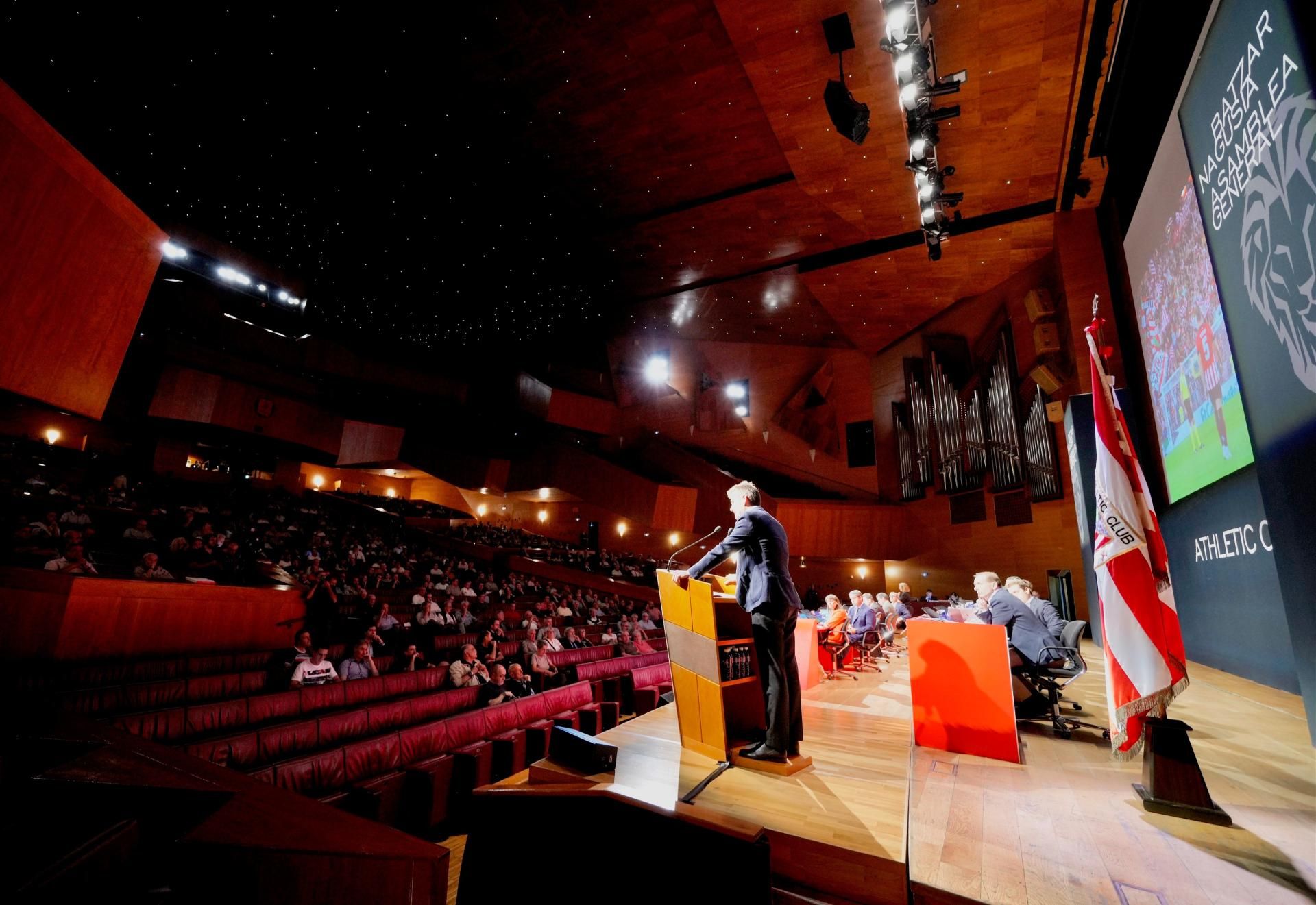 El presidente Jon Uriarte Uranga se dirige a la Asamblea General.