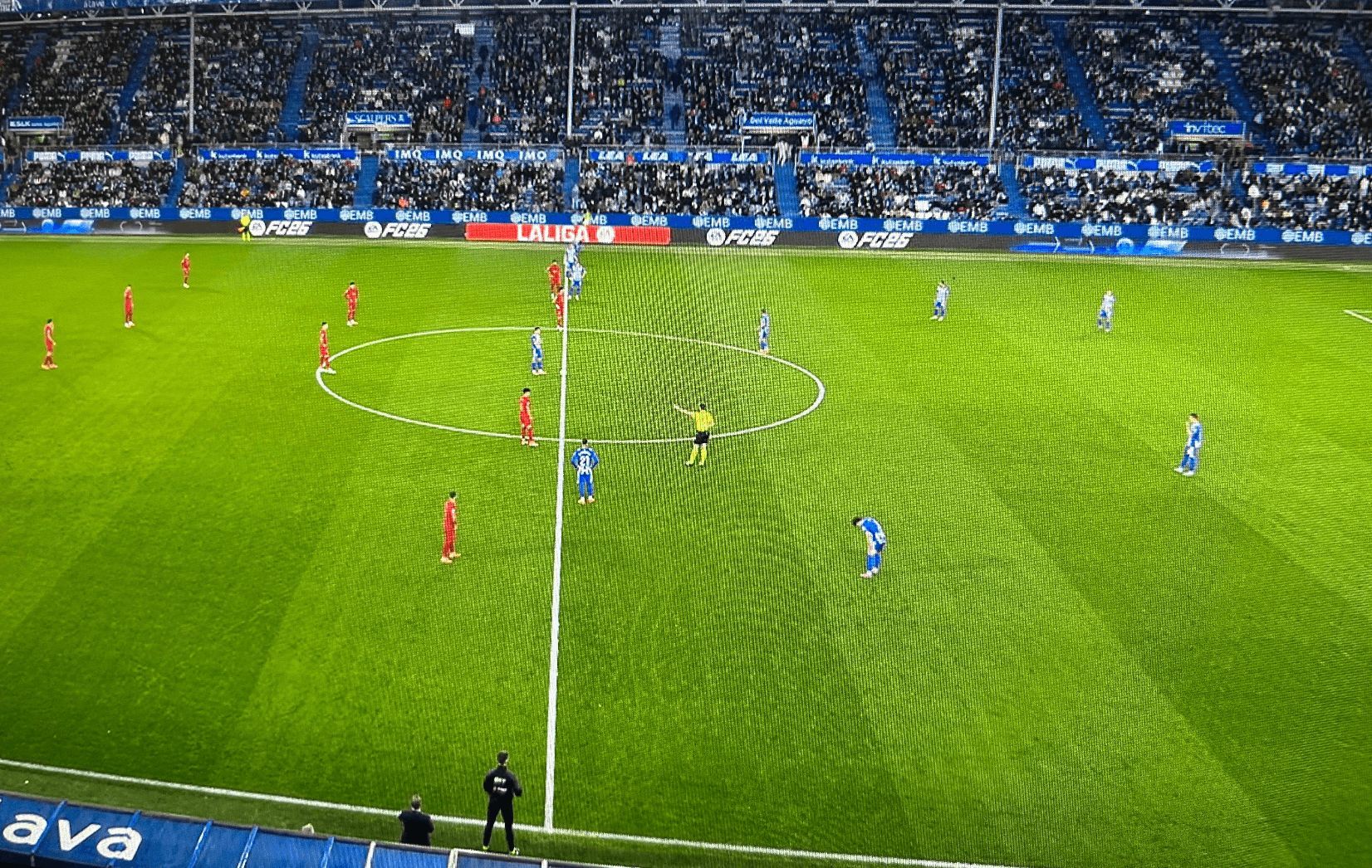 Protesta antes del Alavés-Valencia (Captura TV)