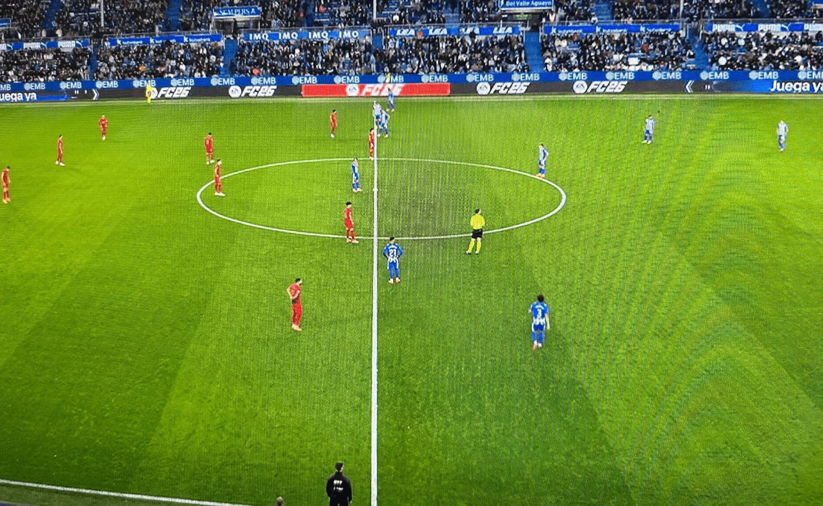 Protesta antes del Alavés-Valencia (Captura TV)