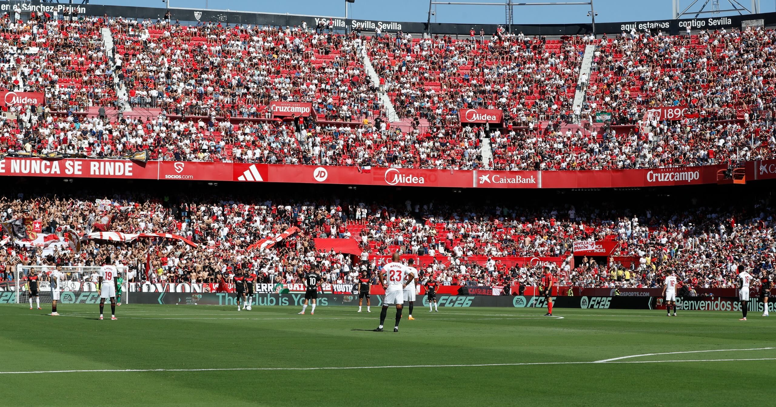  Protesta de Sevilla y Mallorca contra el Villarreal-Barça en Miami.