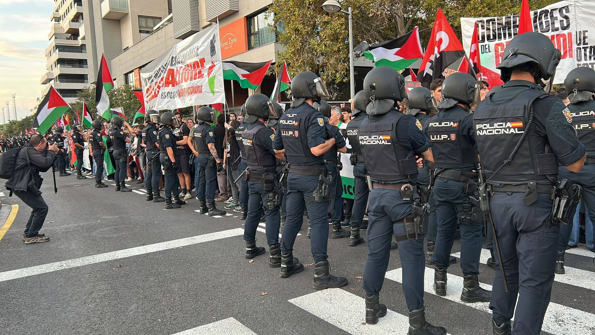 Protestas antes del Valencia Basket-Hapoel Tel Aviv