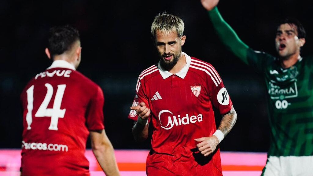  Januzaj y Peque, celebrando un gol ante el Toledo.