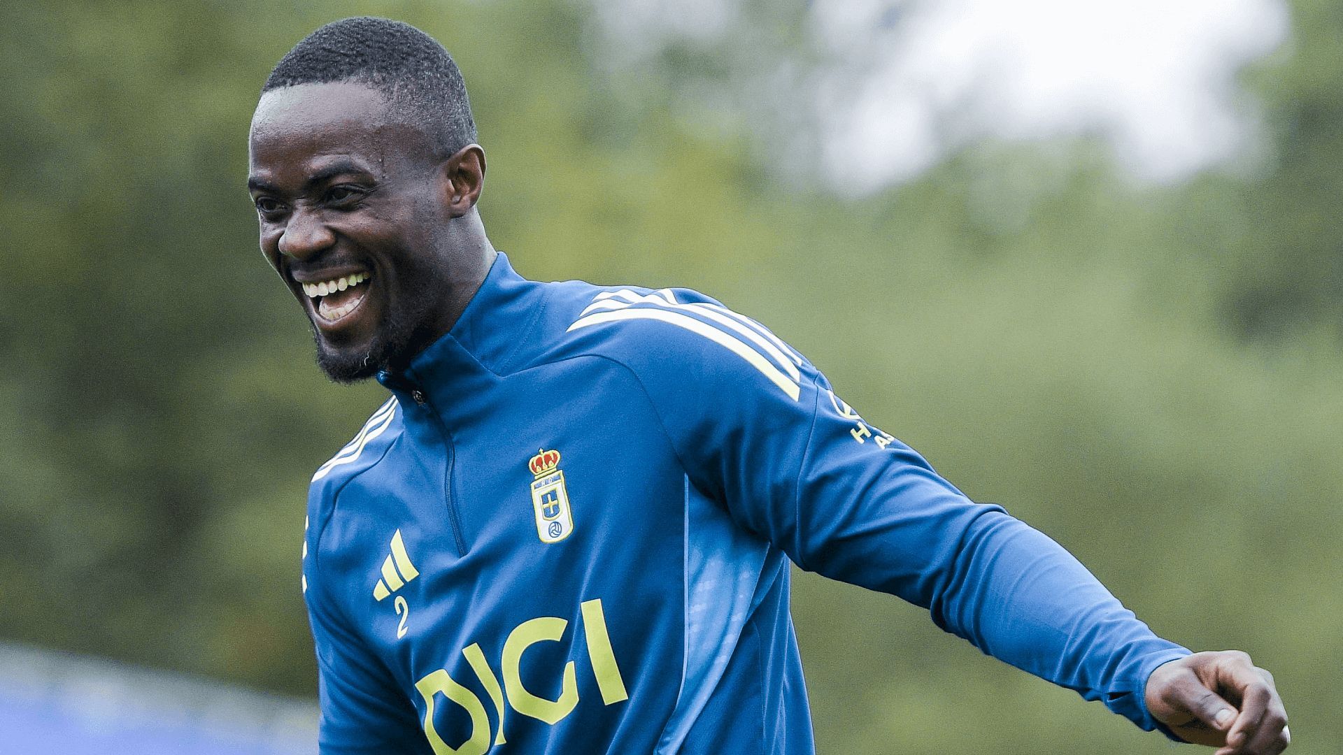  Eric Bailly, en un entrenamiento del Real Oviedo.