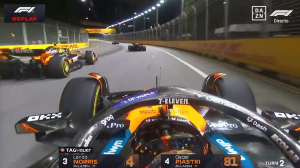 Norris y Piastri, peleando en el GP de Singapur.