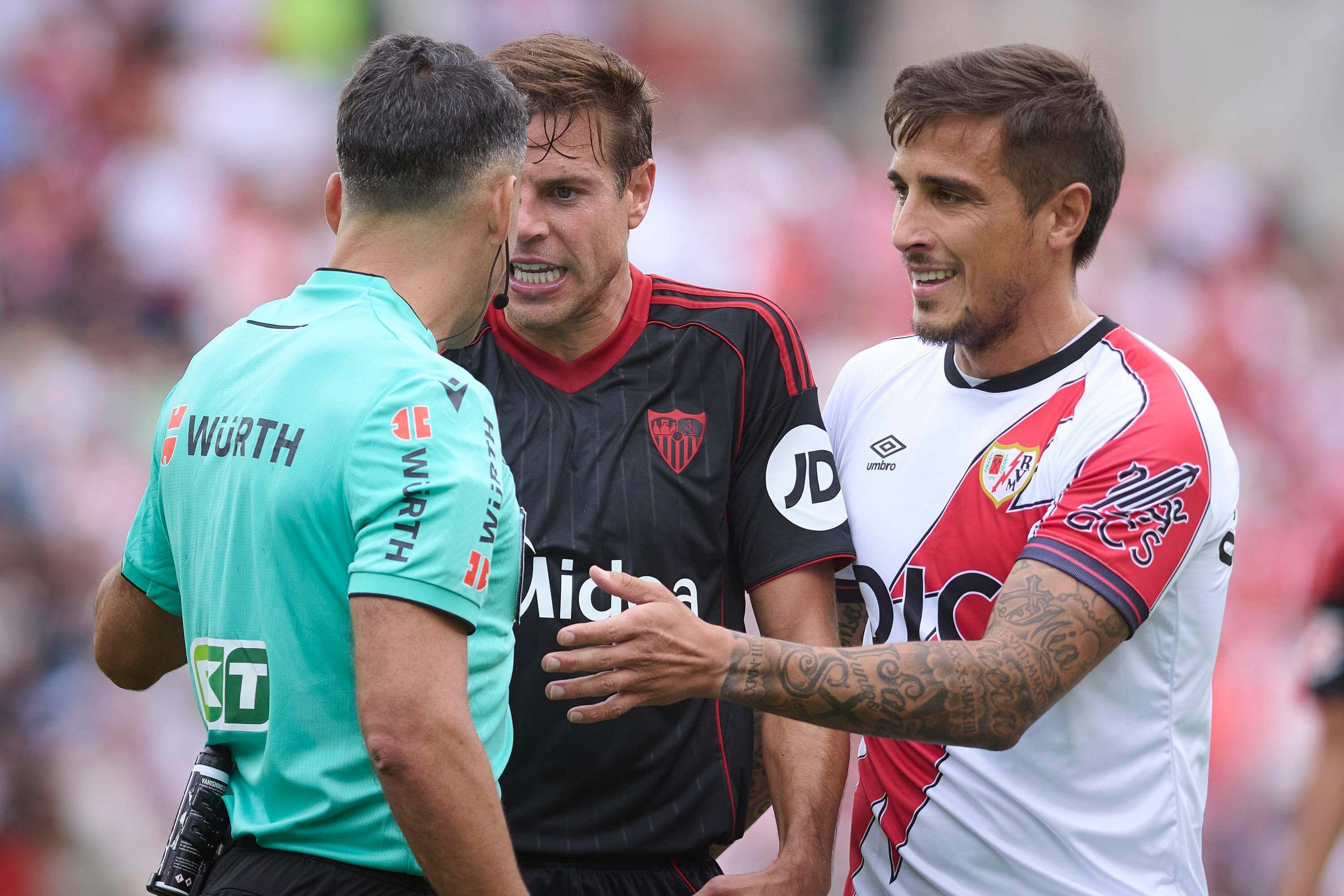  Azplicueta, Trejo y Gil Manzano, en el Rayo-Sevilla.