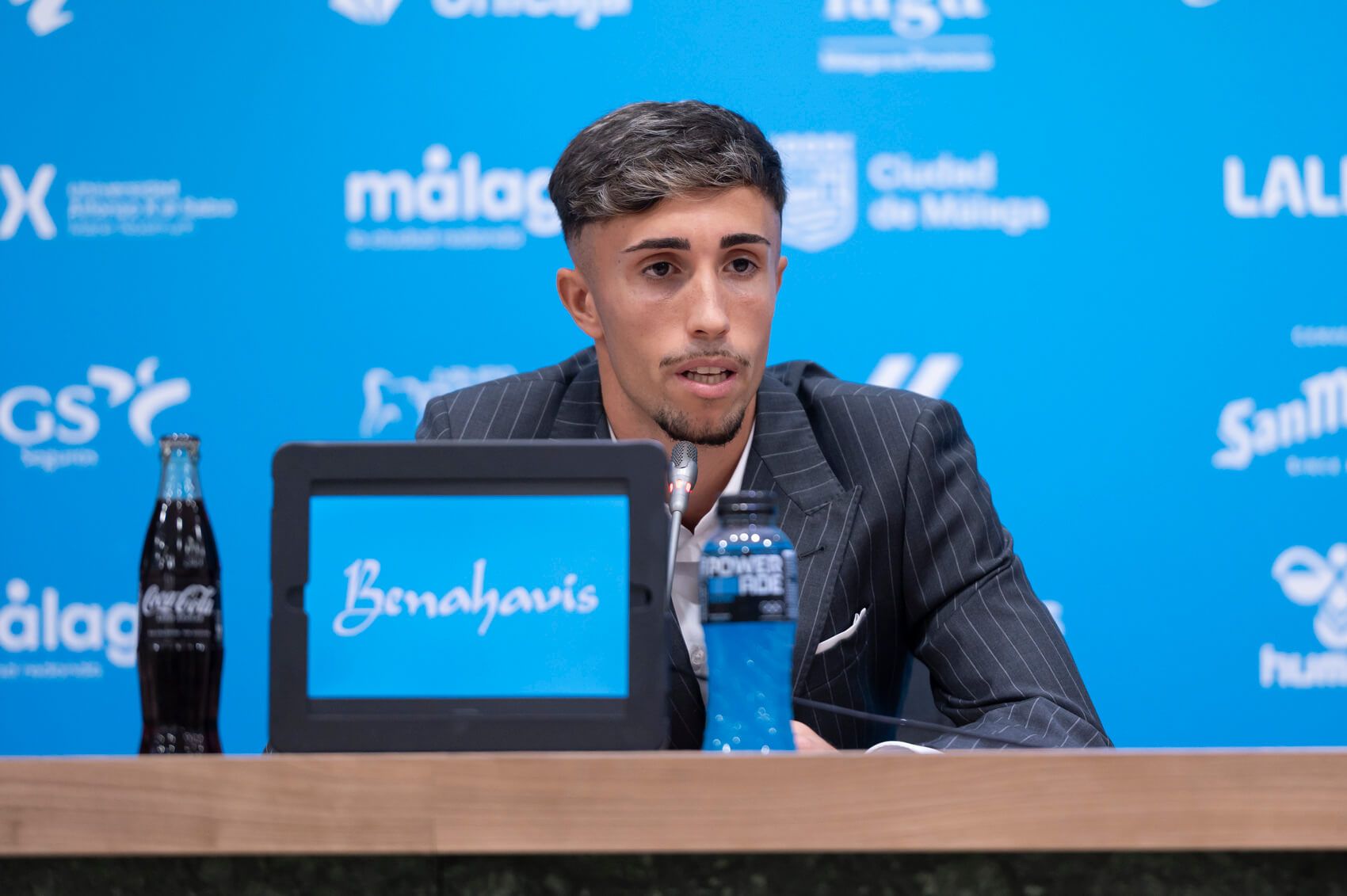 David Larrubia, en rueda de prensa tras su renovación (Foto: Málaga CF).