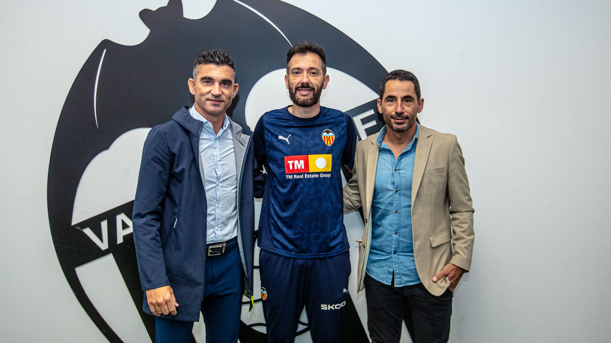 Rubén Mora, derecha, en su visita a Carlos Corberán