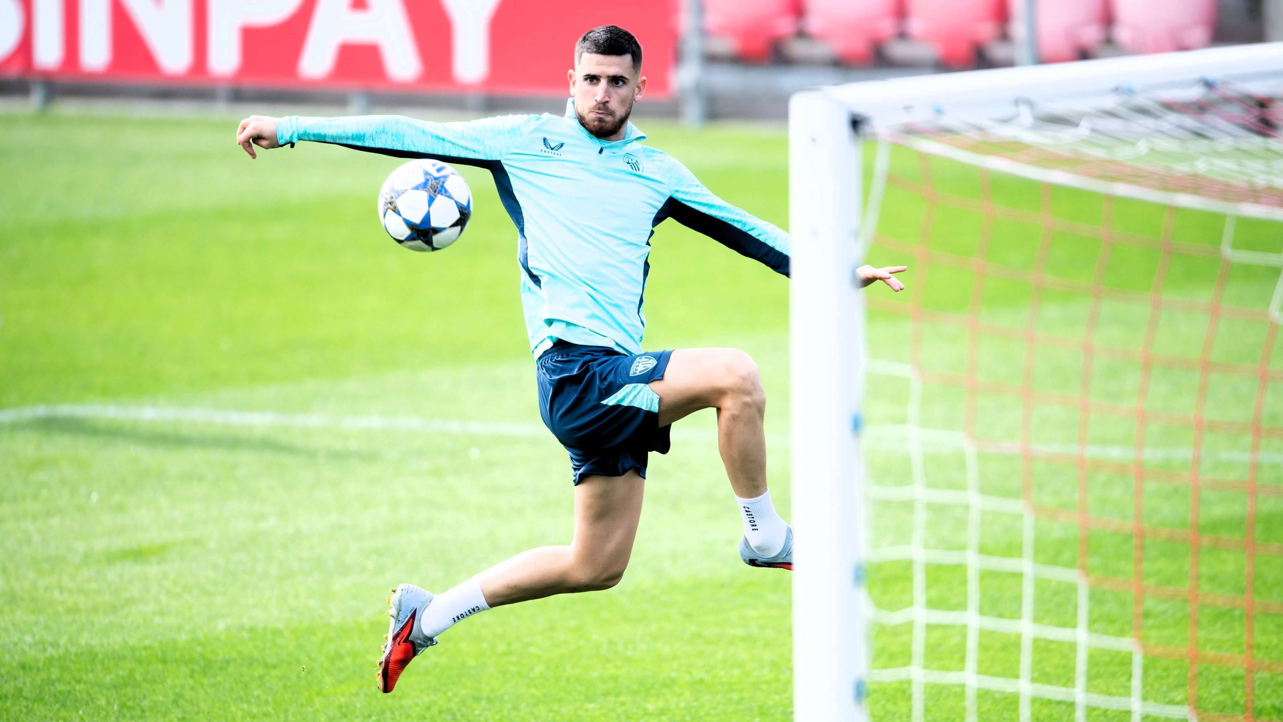  Escorzo del navarro Oihan Sancet en un entrenamiento de esta temporada en Lezama.