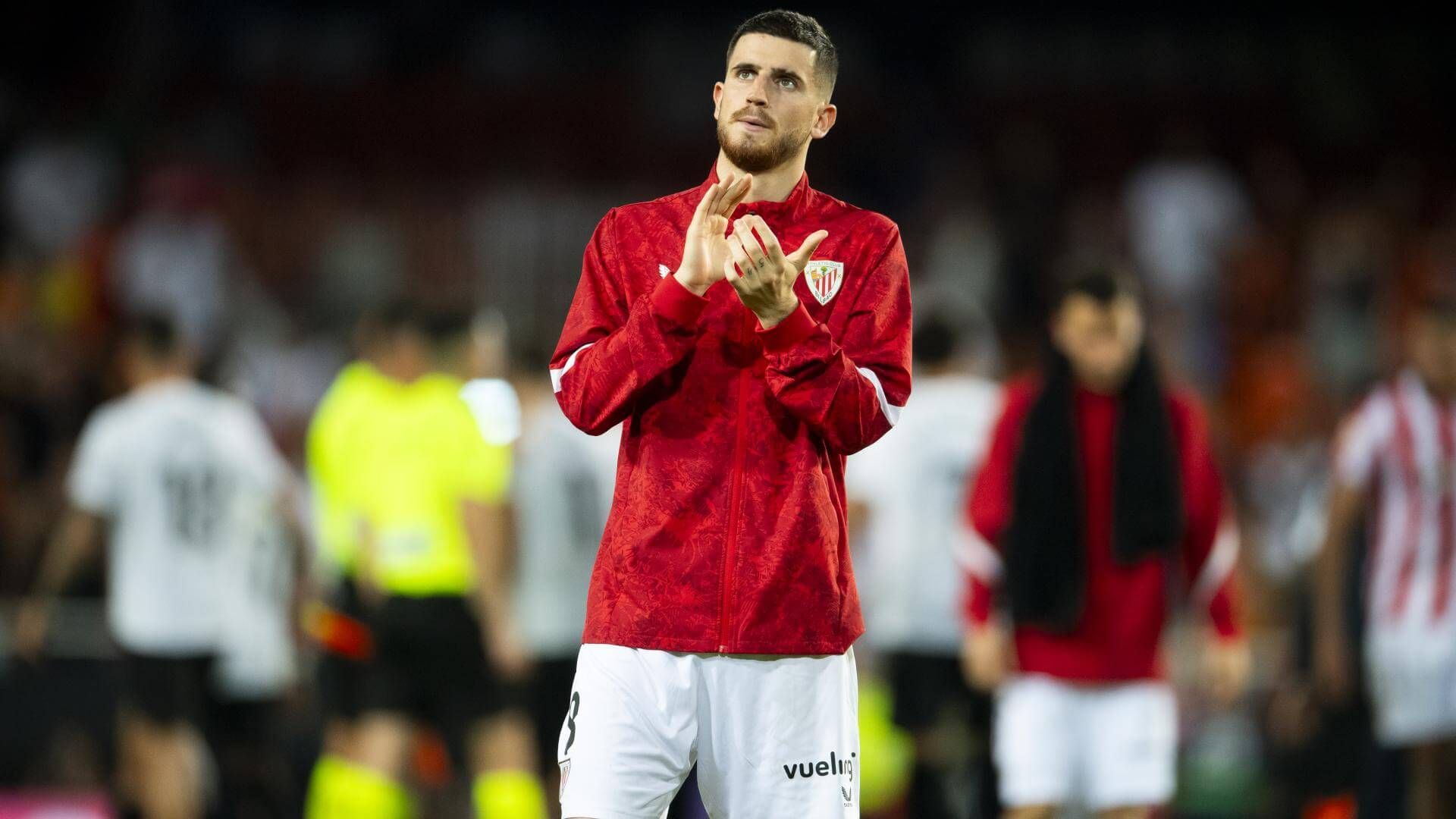 Oihan Sancet agradece el apoyo en Mestalla ante el Valencia.