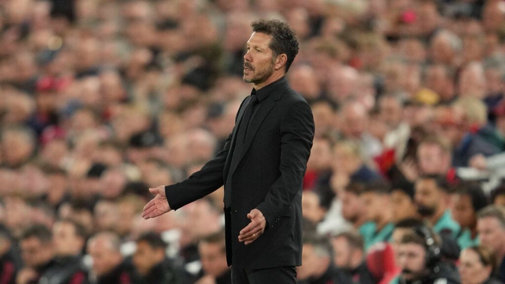  Diego Pablo Simeone en Anfield (Fuente: Cordon Press)