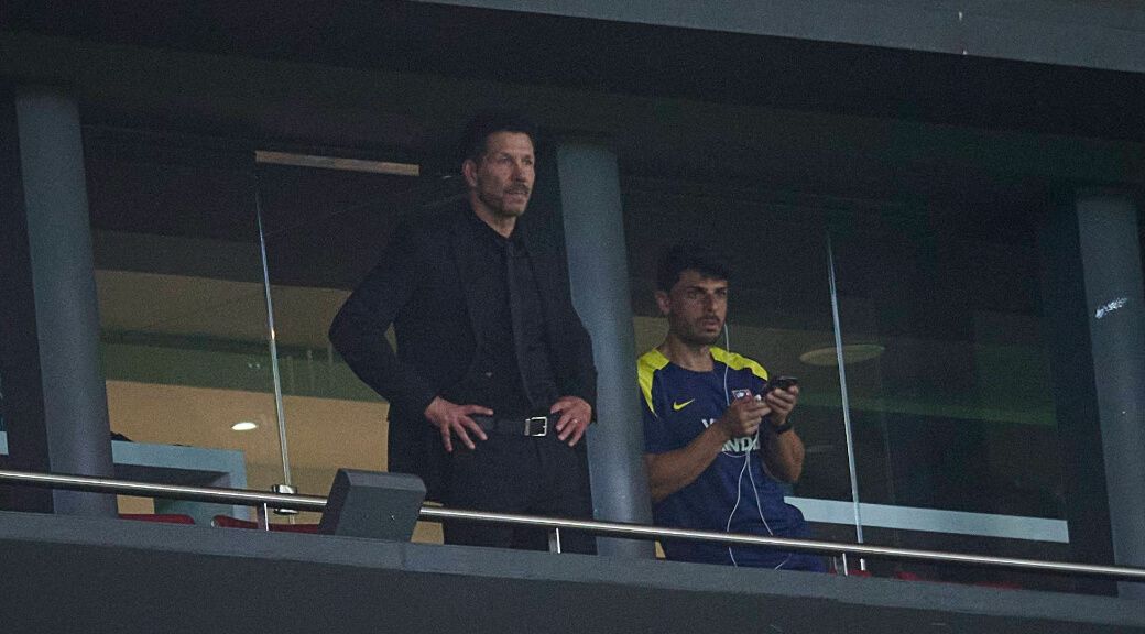  Simeone en las gradas del Metropolitano en Champions League (Fuente: Cordon Press)