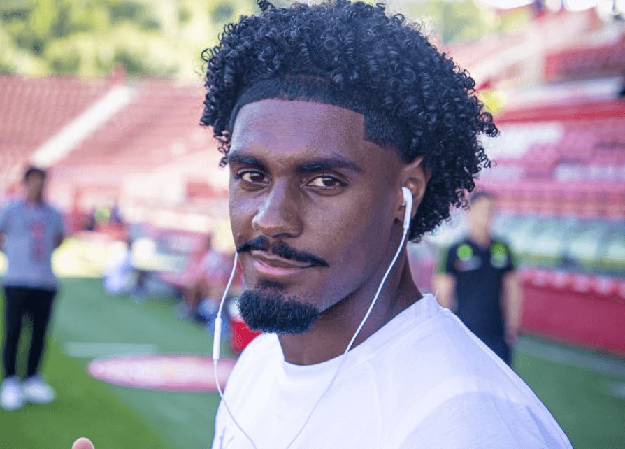 Thierry será titular por Foulquier