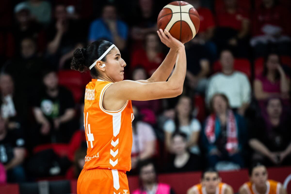 Valencia Basket brilla en su visita al DVTK en Hungría (64-99)