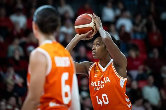 Valencia Basket brilla en su visita al DVTK en Hungría (64-99)