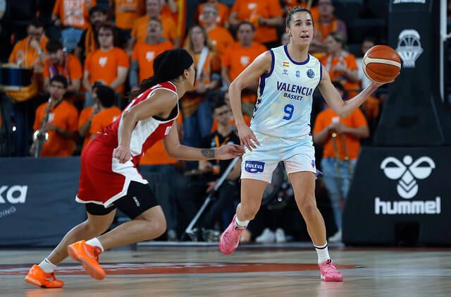  Valencia Basket consolida la segunda plaza con una gran victoria ante Olympiacos (99-57)