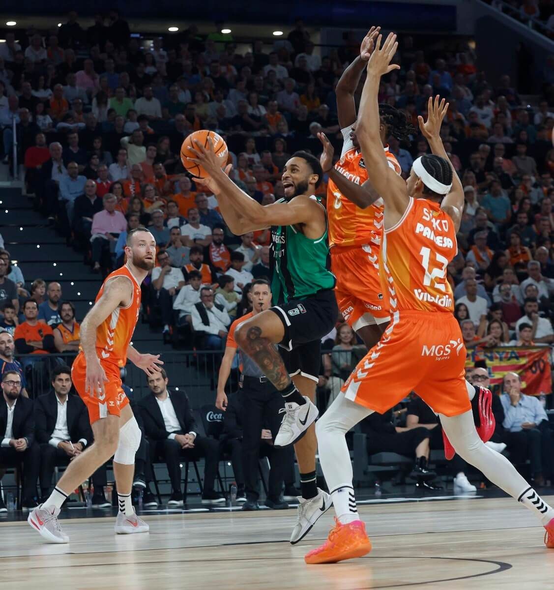 Valencia Basket se lleva el duelo de invictos ante Joventut de Badalona