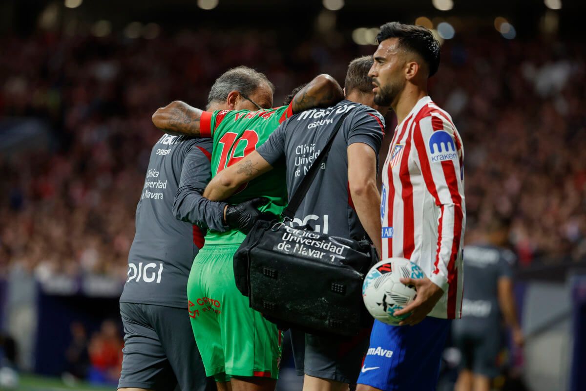  Valentin Rosier, sustituido por lesión en el Atlético-Osasuna.