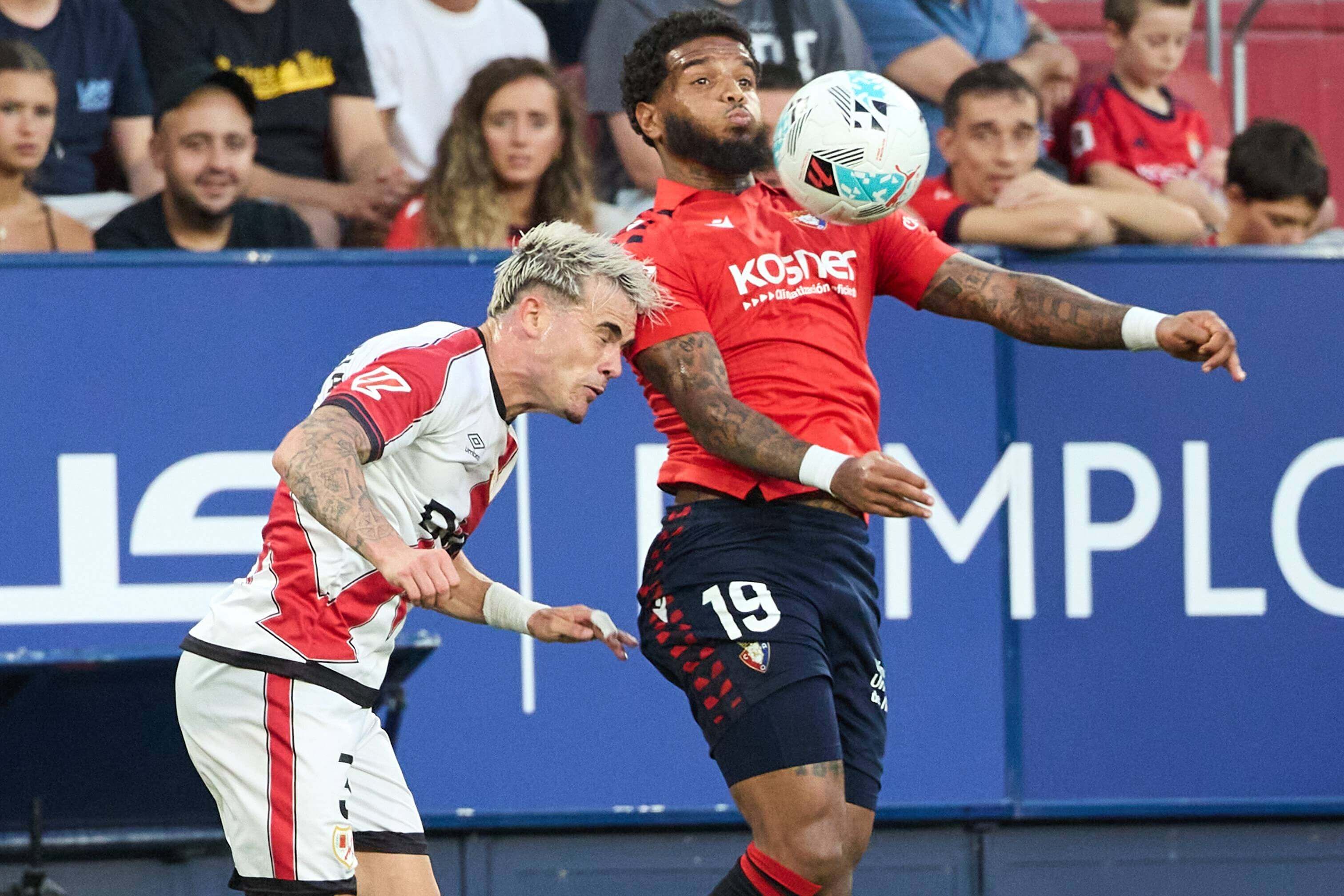  Valentin Rosier, en un partido de Osasuna.