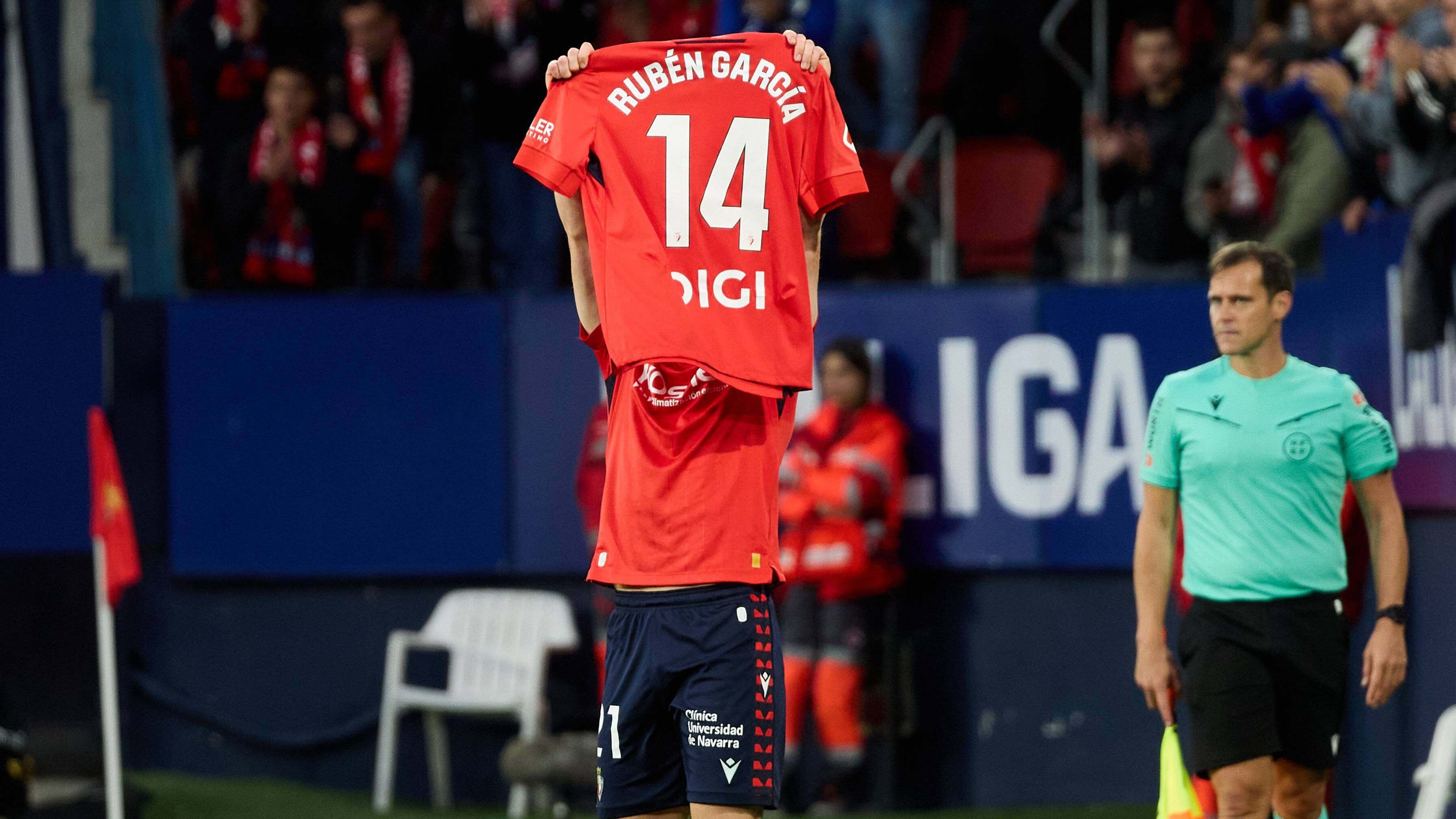  Víctor Muñoz dedica su gol en el Osasuna-Elche a Rubén García.