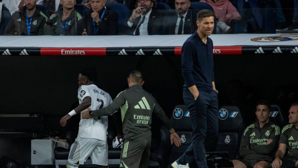  El enfado de Vinicius Jr con Xabi Alonso en su cambio en El Clásico (Fuente: Cordon Press)