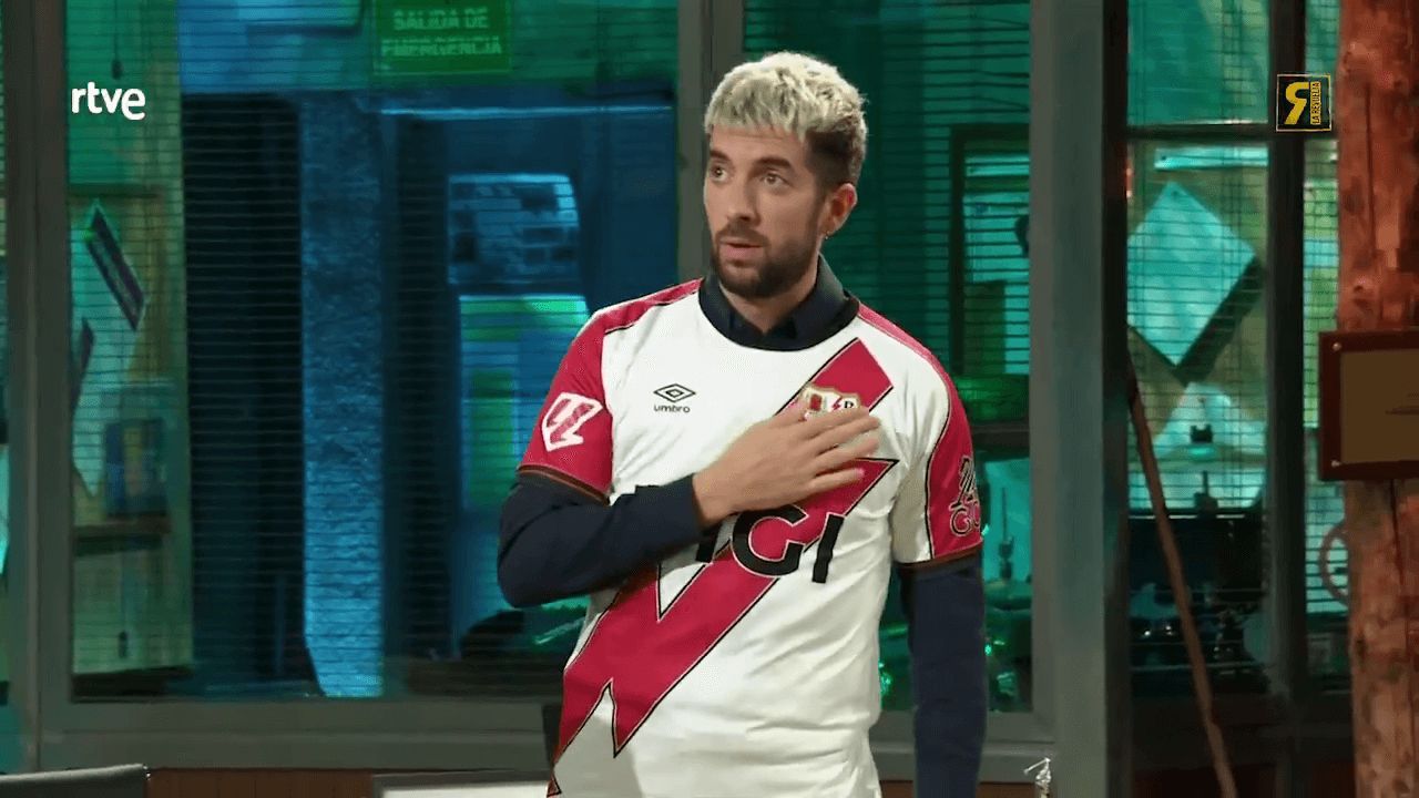  David Broncano con la camiseta del Rayo Vallecano (La Revuelta)