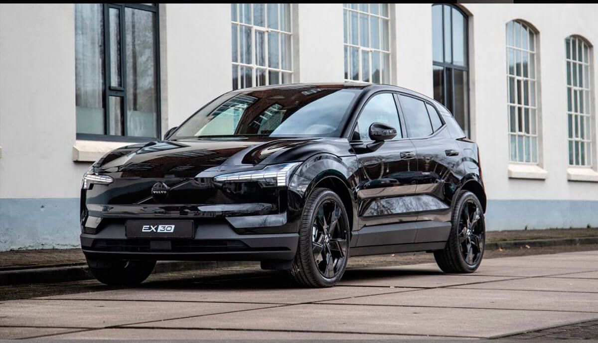 Volvo EX30 Black Edition