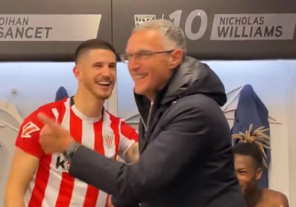 Oihan Sancet bromea con el premiado One Club Man Bergomi.