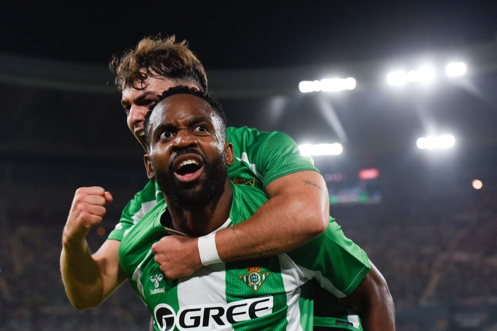  Bakambu celebra su gol ante el Nottingham