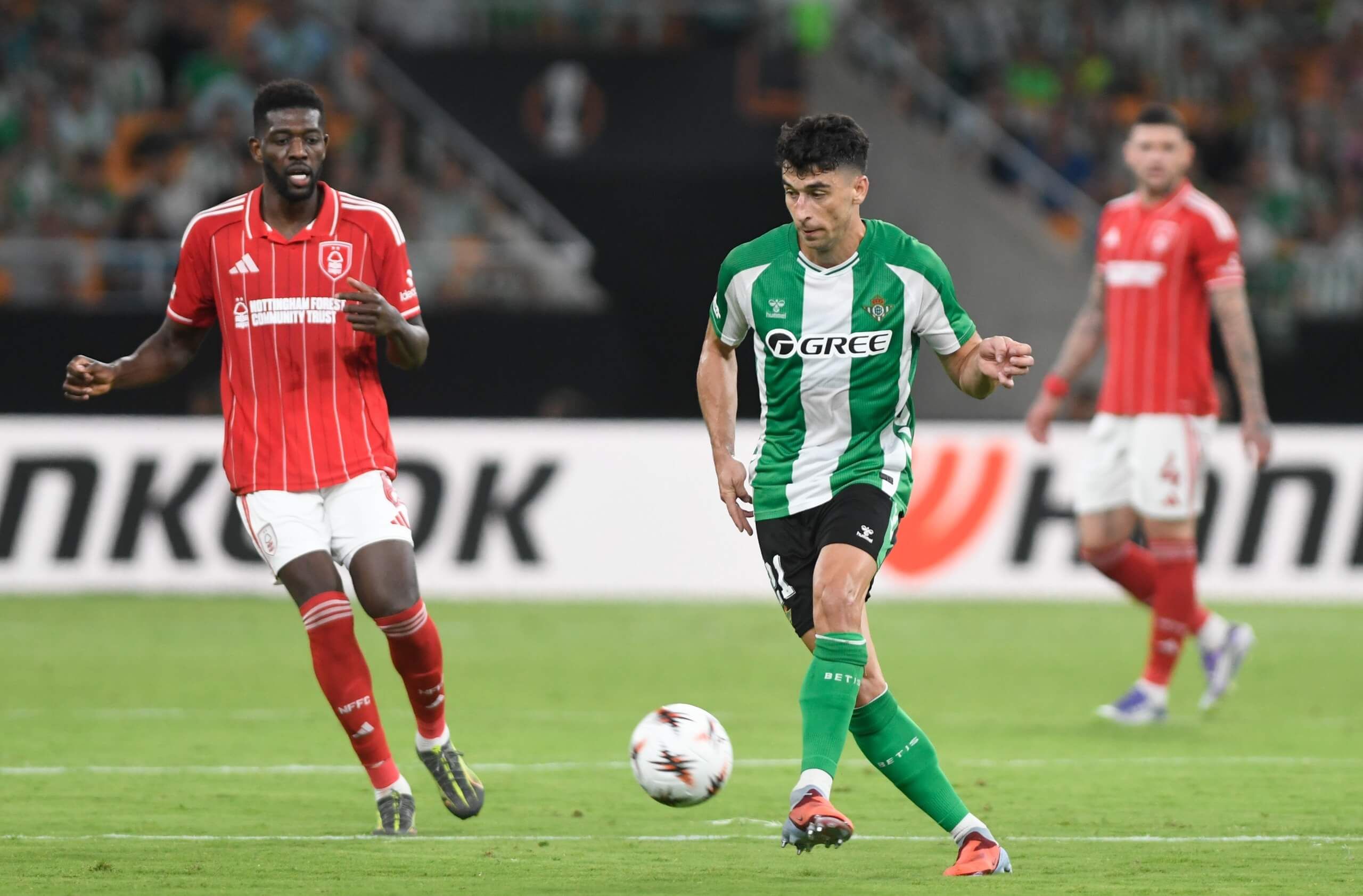  Marc Roca, ante el Nottingham