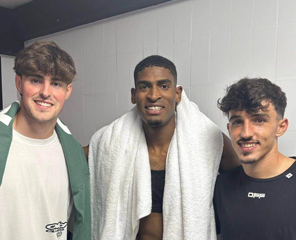 Javi Guerra y Diego López con Cristhian Mosquera