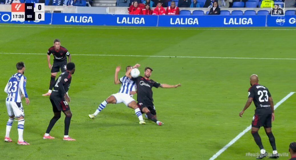 Acción del penalti de Fabio Cardoso.