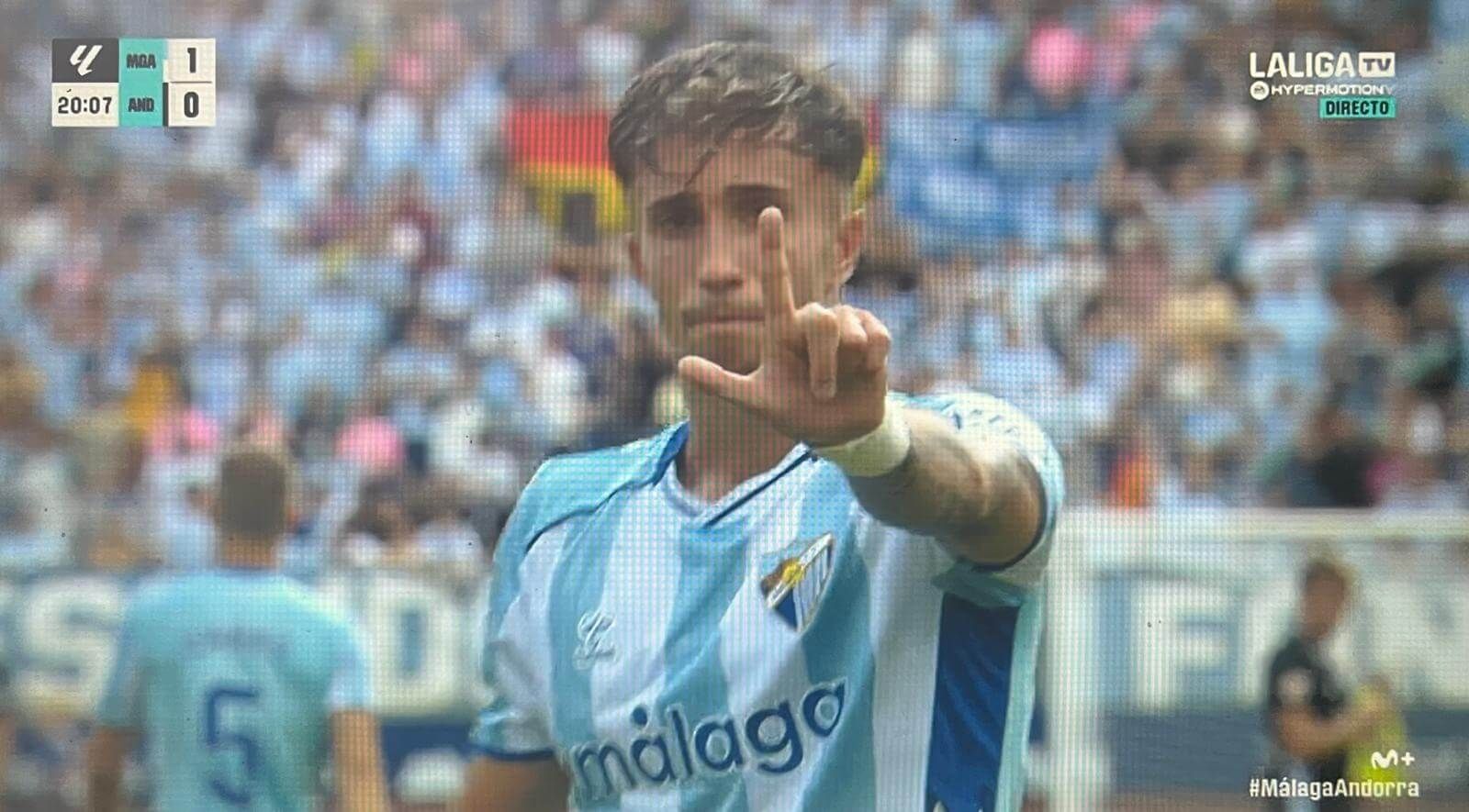  Larrubia celebra su gol en el Málaga-Andorra.