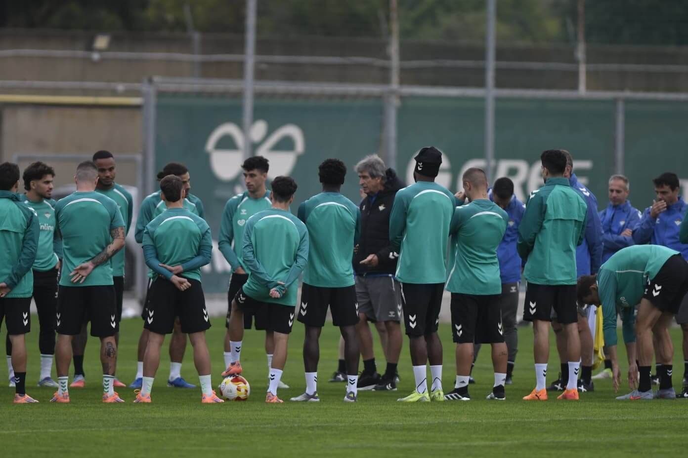 Imagen del entrenamiento de este miércoles bajo la lluvia