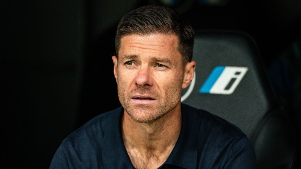  Xabi Alonso en el banquillo del Real Madrid (Cordon Press)